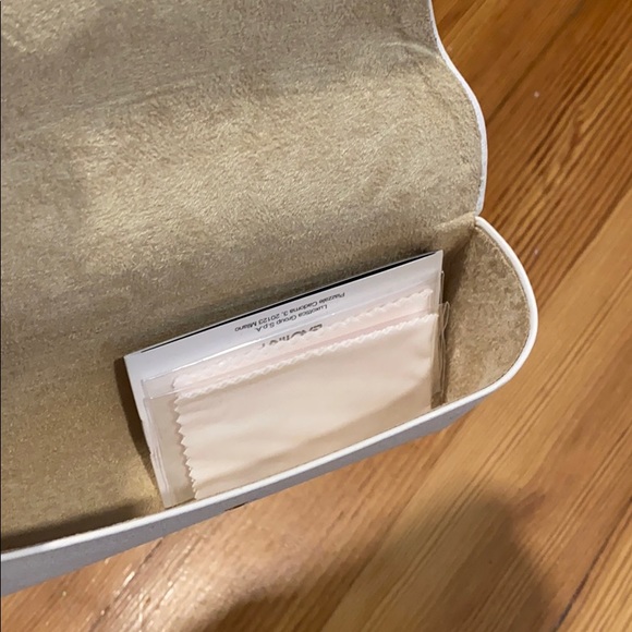 Michael Kors Sunglasses. - Picture 4 of 8